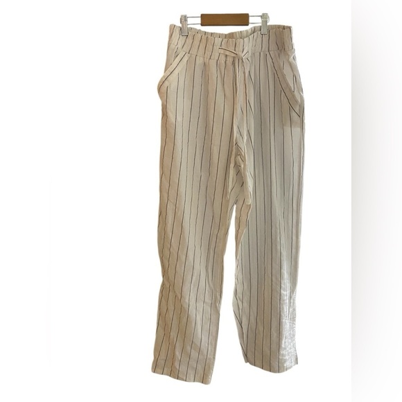 Sienna sky, extra large white with black pinstripes pants pockets $39 - Picture 1 of 4